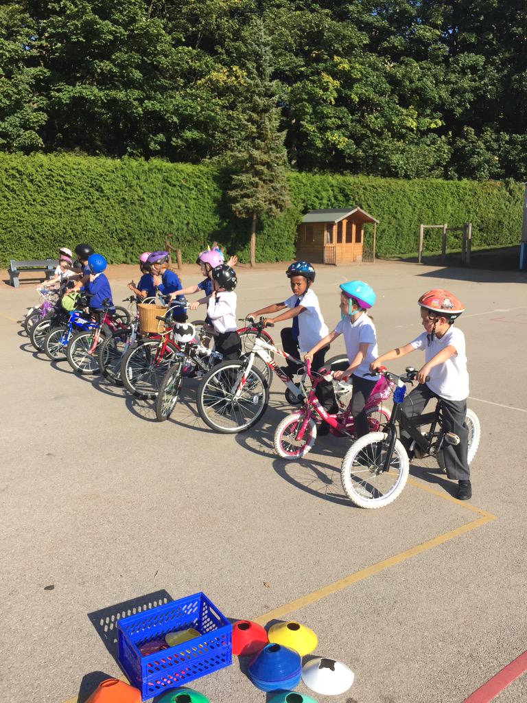 Cycle club are ready to go. #lovetheabbey <a href="/BikeNorthBrum/">BikeNorthBirmingham</a>
