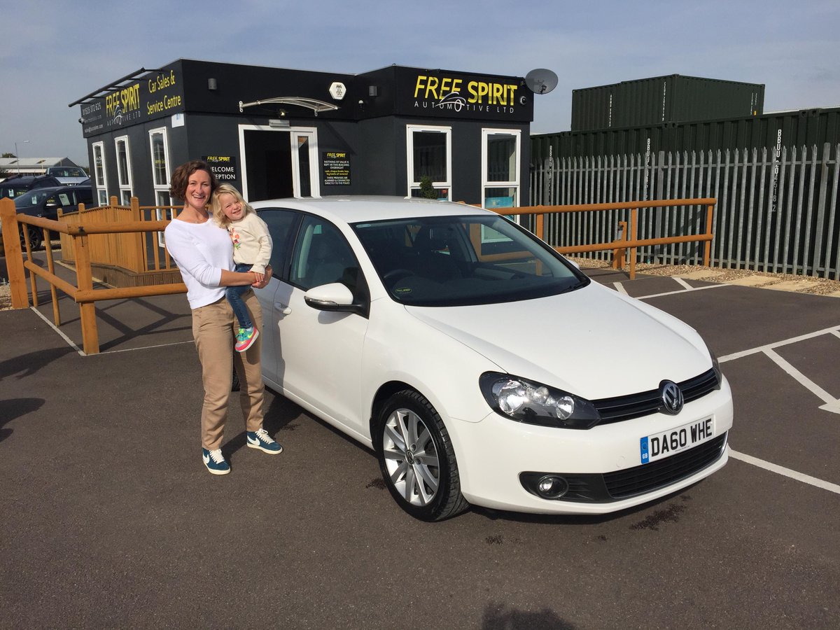 A very happy Angela O'Mahony collecting her new Volkswagen Golf GT Tdi DSG. #happycustomer 
ow.ly/SN6Rs