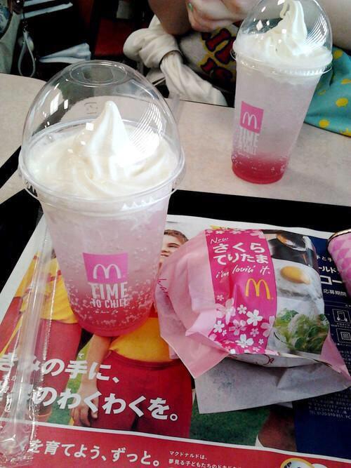 FoodSeIfie's tweet photo. McDonalds in Japan is cherry blossom themed    i'm crying it's so pretty https://t.co/AotDNptyQp