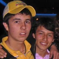 SChecoPerez's tweet photo. La amistad no tiene límites! Si pudieran no apoyarían a quien ha sido su amigo incondicional desde la infancia? YO sí http://t.co/zkgkrVBhXi
