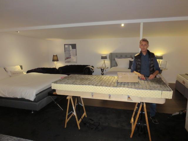 'Vakmanschap is meesterschap'...zo blijkt! Herstellen van boxsprings en/of matrassen doen wij vaak zelf, met de hand