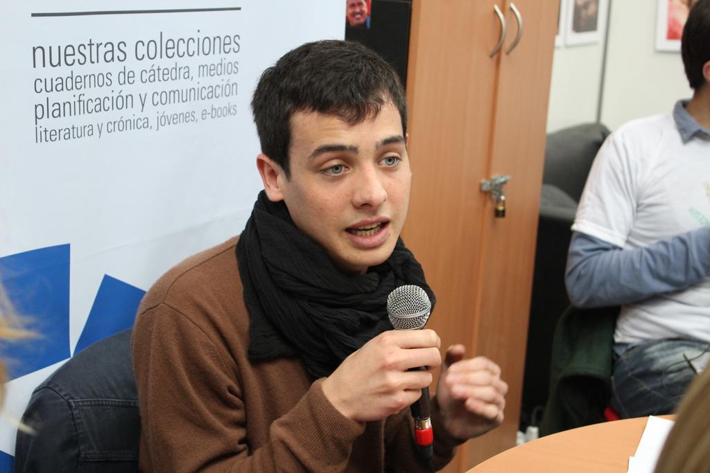 DAEstudiantiles's tweet photo. #Ahora Charla informativa sobre las carreras de Periodismo #ExpoUniversidad @negradeperio http://t.co/fkUZE2iYpM