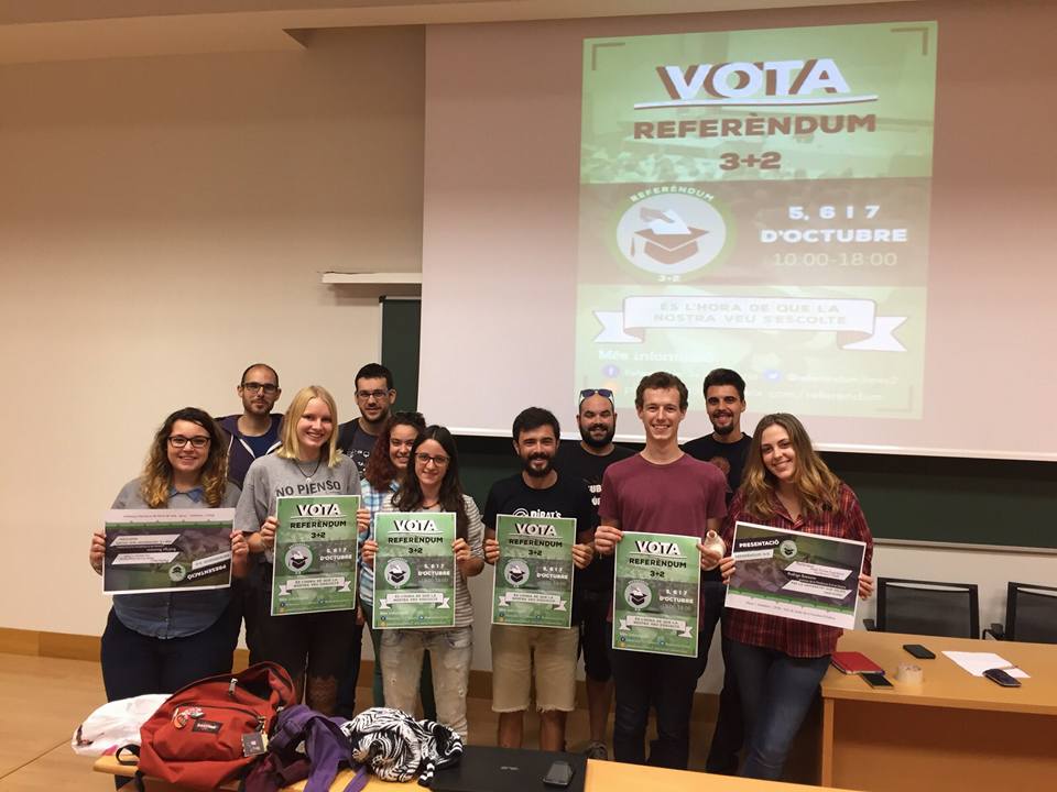 Referendum3mes2's tweet photo. Aquest matí hem tingut una roda de premsa per a presentar la nostra iniciativa. Açò ja no s'atura! http://t.co/5SYvs07rA1