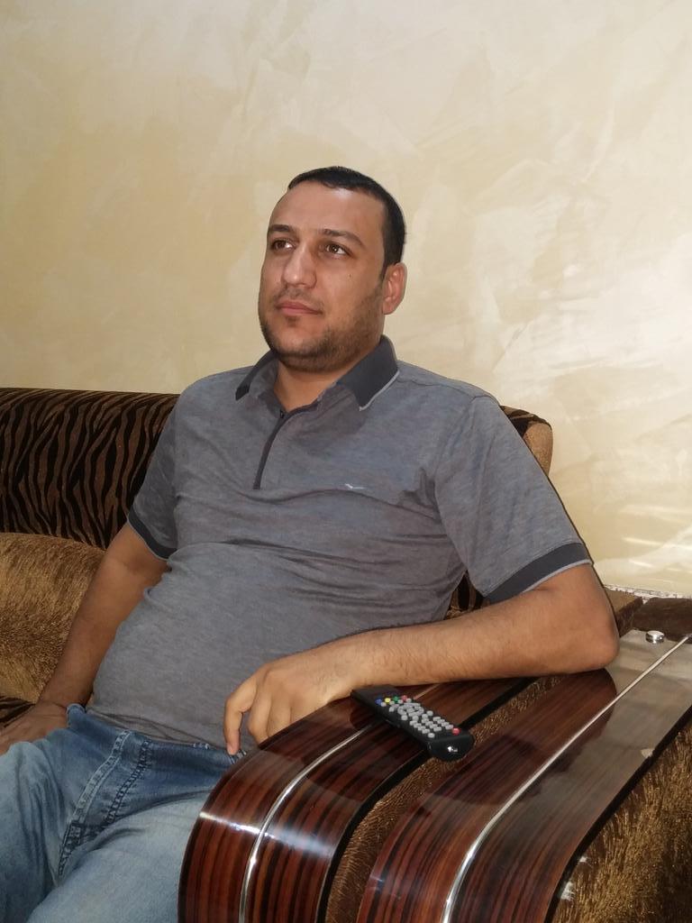 يشدهني الوگت مرات. بس عنكم اضل اسئل. معزتكم وسط روحي أبد مايوم تتبدل . . مسية العافيه عليكم