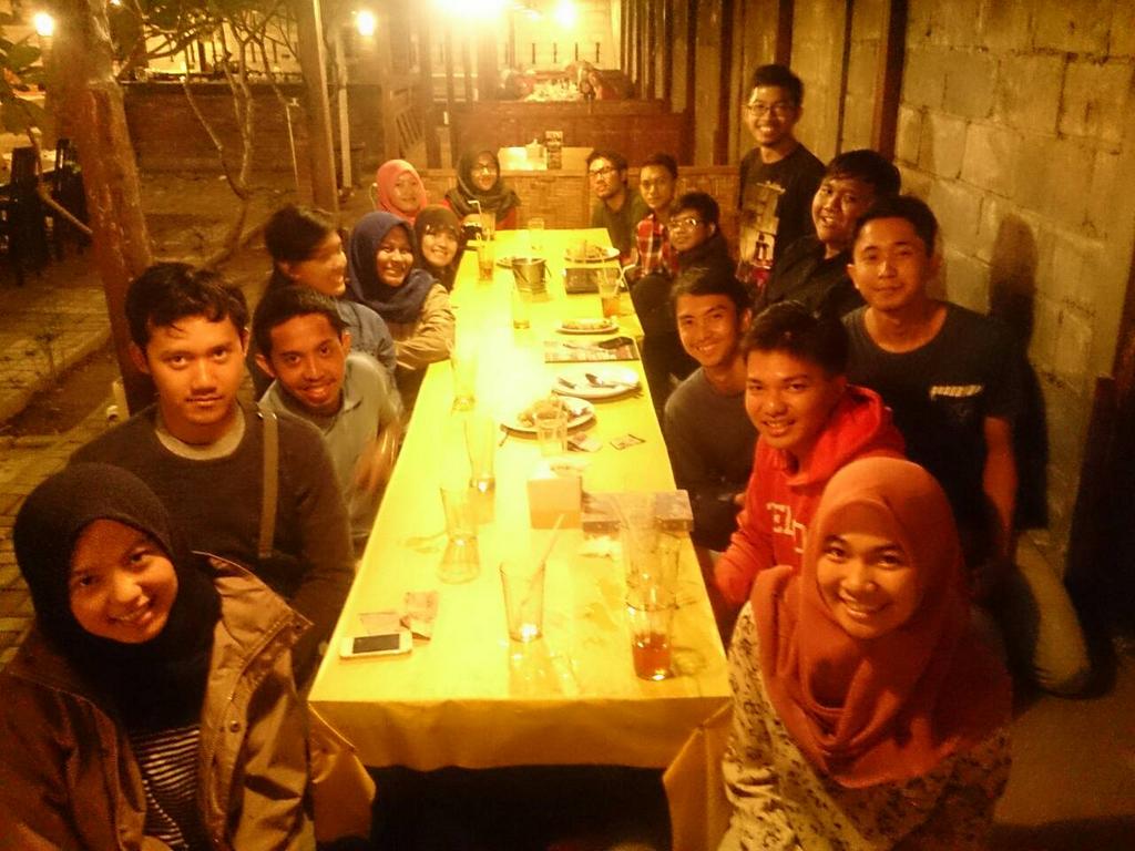 Semangat bekerja satgas <a href="/HMGZine/">Majalah HMGI</a> . Yang muda yang bekarya. #HMGIBangkitBersatu