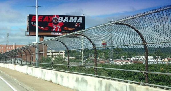sircoqdecombat's tweet photo. Sign in Columbus, GA today #BeatBama http://t.co/8Xz7JlcX7t
