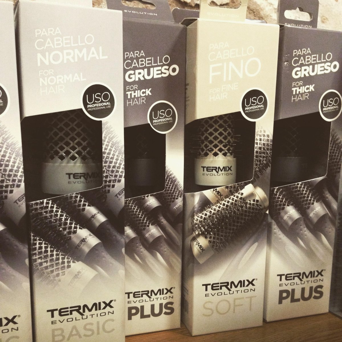 Barbarossashop's tweet photo. ¿Cabello fino, grueso o normal? Tú eliges #cepillosTermix #TermixEvolution #cabello #cepillo @Termix http://t.co/NWCyGW76EE