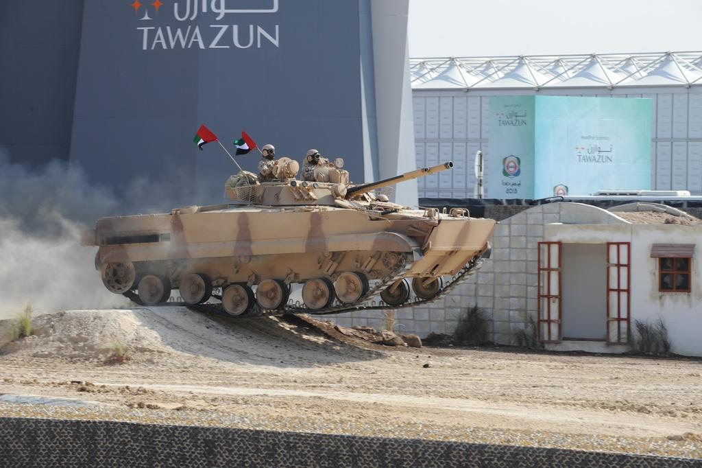 العراق والسعوديه يطلبان شراء 1450 مدرعه BMP-3  CQK_67mWgAAIBwv