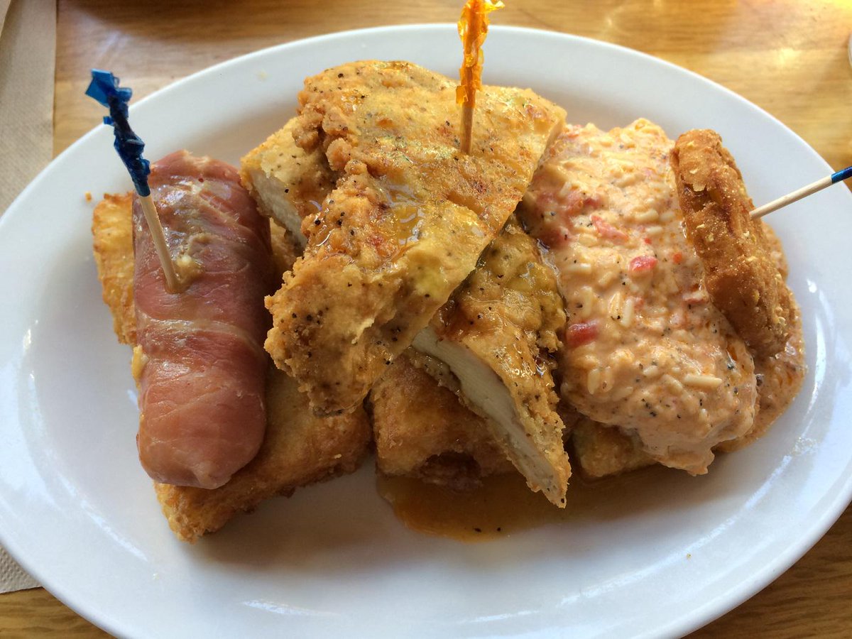 PRinPDX's tweet photo. Six ways to have a "supremely Portland" day: http://t.co/nwAtVdCEfq  via @FlyDine #PDX #PDXNOW http://t.co/bJFAxKg5IA