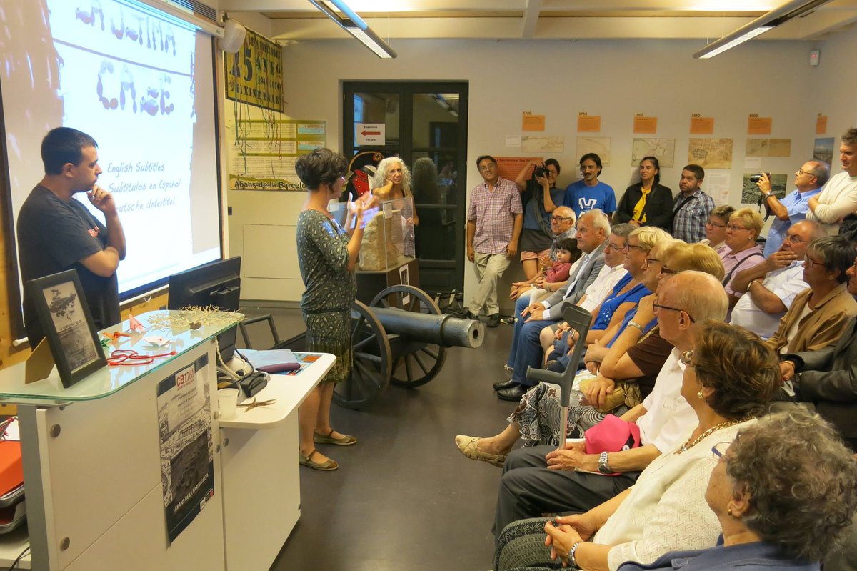 barceloneta1761's tweet image. &quot; CARRER DELS PESCADORS, 25 ANYS ( 1989-2014 ) TEIXINT BARRI &quot;
Recull de fotografies i records de les seves festes .