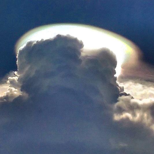 7BARRASOS's tweet image. Mysterious cloud appears in Puerto Rico September28 2015.
An strange phenomenon that kep me wondering.