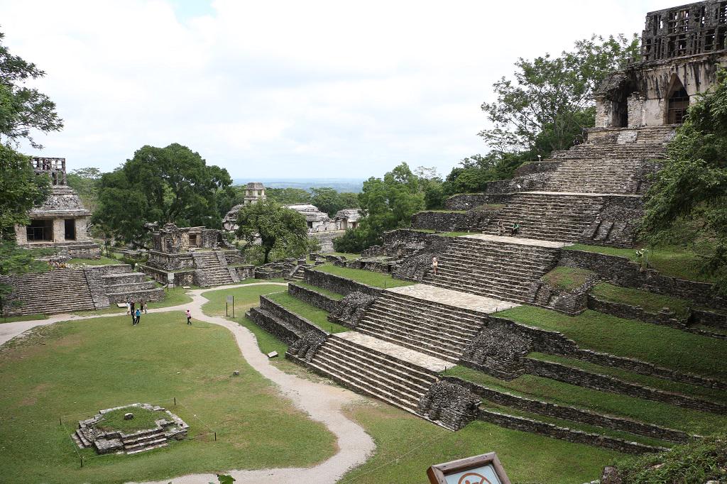 La zona arqueológica de #Palenque, es considerado el centro ceremonial más importante de la cultura maya. #Chiapas.