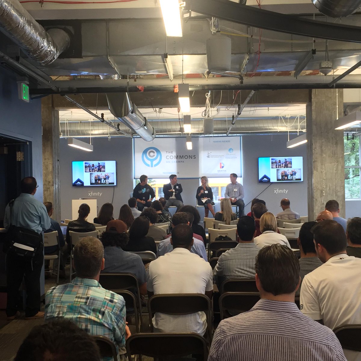 gfmcentertable's tweet image. Great crowd for #CodingCulture during #DENStartupWeek! Thx to all who are here!