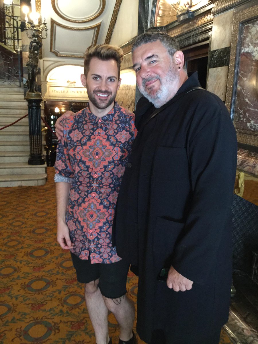 HairClubLive's tweet photo. Here's winner of #HCLCutIt comp @sammym84 one-to-one with @tim_hartley inside the #NovelloTheatre: http://t.co/rMa8Xe43rO