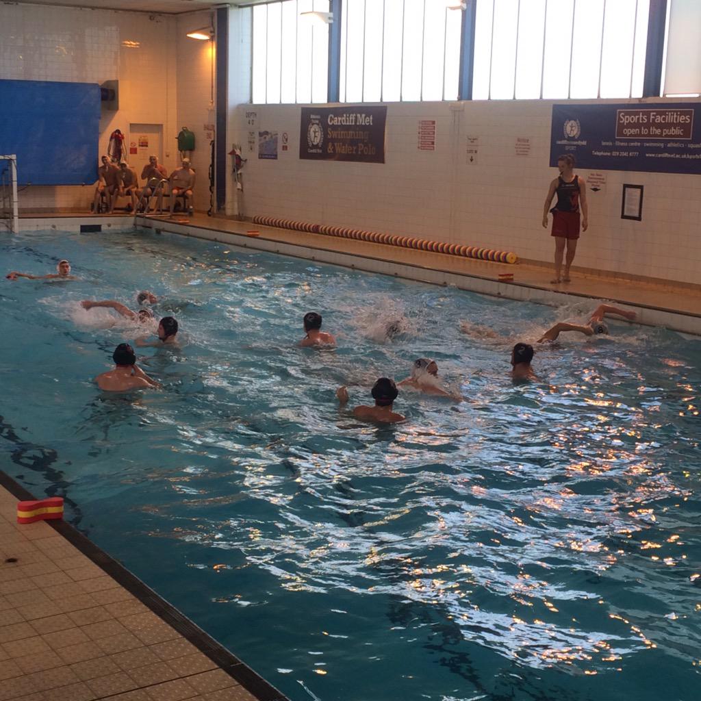 CARDIFFUSWPC's tweet photo. Cardiff Uni boys smashing Met💪🏼🏊🏼#backhandpenalty #teamcardiff #CUSWPC #winnerwinnerchickendinner http://t.co/rV4DCOmPsv