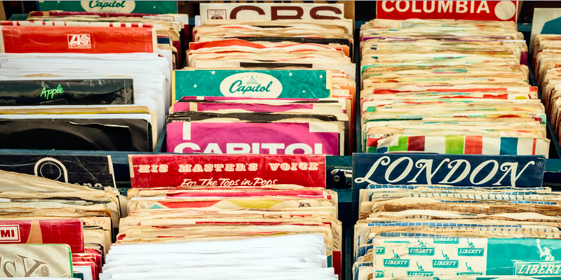 Gizmodo's tweet photo. Vinyl record sales generated more money this year than free streaming music http://t.co/Ij20FsEJvp http://t.co/MzdF3zrASZ