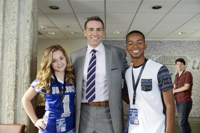 NFLGameDay's tweet image. Tune in to see Kurt Warner on #BellaAndTheBulldogs on #Nickelodeon TONIGHT at 8pmET! @brecbassinger @coystewart