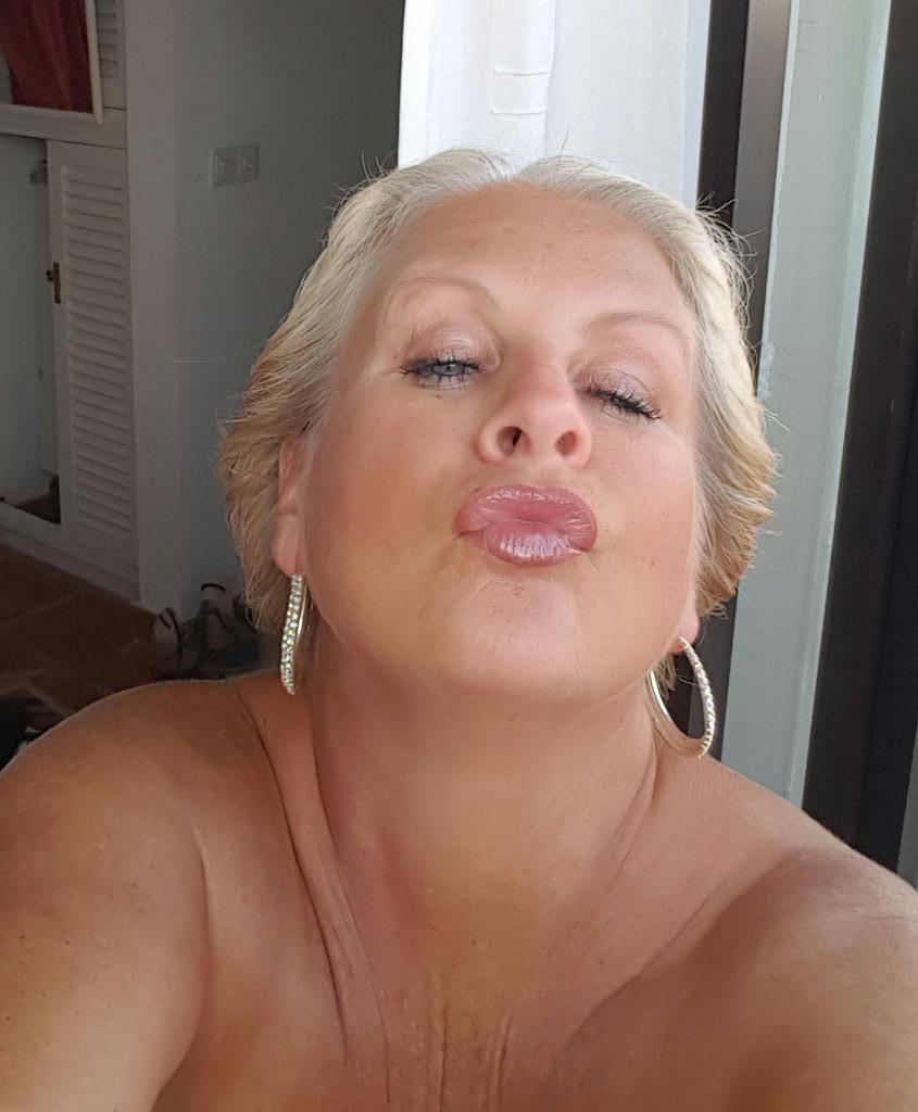 TW Pornstars - ROBYN RYDER. Twitter. Big kisses from sunny spain x x. 5:17  PM - 30 Sep 2015
