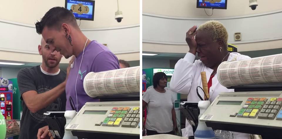 Newelly_Blog's tweet image. Cet homme fait un magnifique cadeau aux clients d’un magasin. Regardez leurs réactions ! buff.ly/1L2NeJy