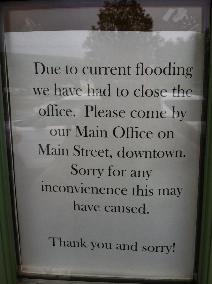 dpoli_reformer's tweet photo. This sign is posted on the door of the #Brattleboro Savings &amp; Loan in Black Mountain Square due to flooding. http://t.co/HiA9oc2AEG