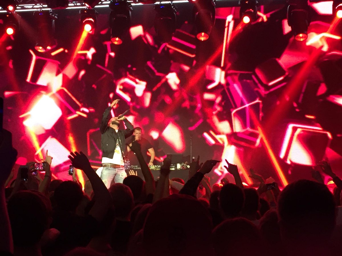 lisabalibardina's tweet photo. L'One #concert with bro Nastya (@ Prime Hall in Minsk) https://t.co/WIgR9nqAbh http://t.co/948wLWBJX8