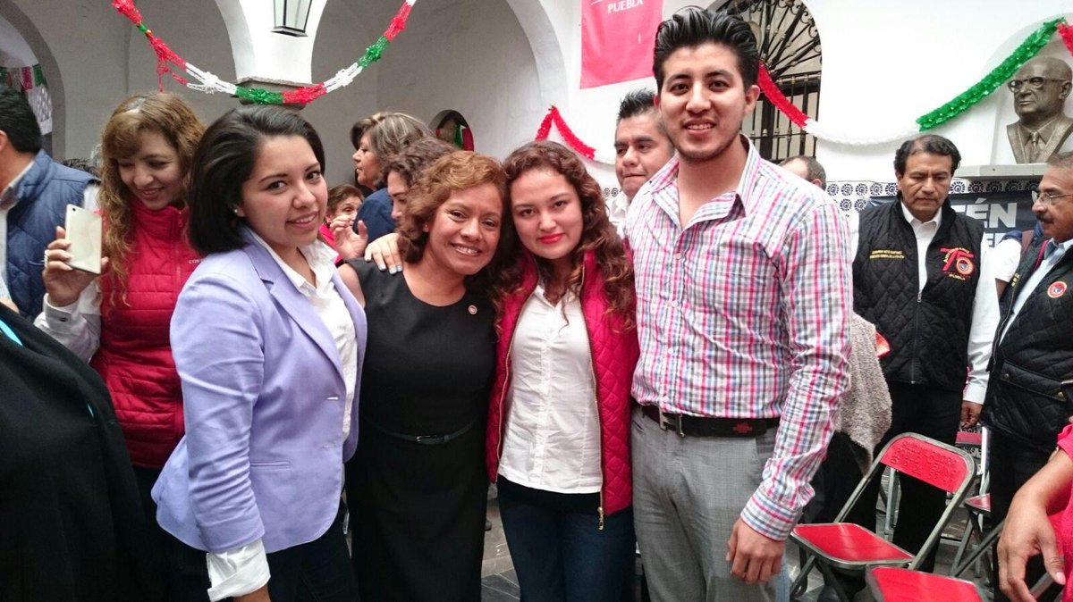 JTPuecapital's tweet photo. Acompañamos a nuestra amiga @11_ana en su nueva encomienda como secretaria adjunta del #PRIMpal #JuventudEnMovimiento http://t.co/2w6stBvzNi