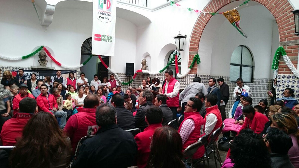 JTPuecapital's tweet photo. Acompañamos a nuestra amiga @11_ana en su nueva encomienda como secretaria adjunta del #PRIMpal #JuventudEnMovimiento http://t.co/2w6stBvzNi