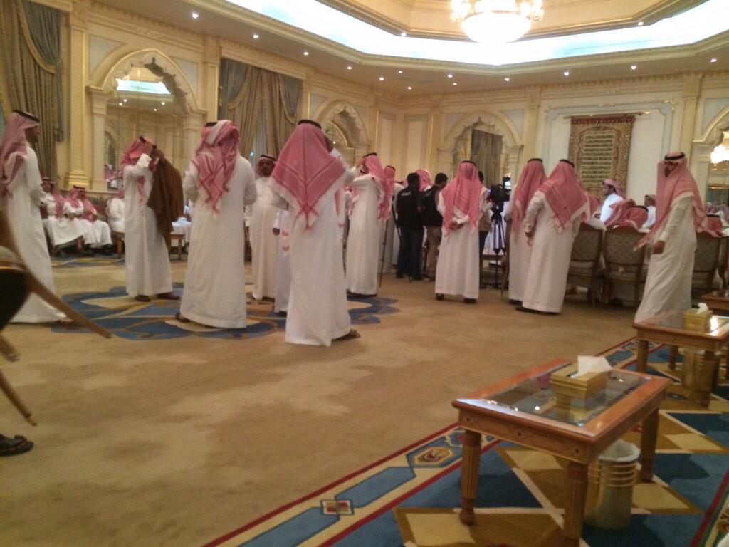 l7_l2i's tweet photo. السلام عليكم ورحمة الله وبركاتة 
زبدة الاجتماع الذي عقده الامير سلطان بن سعود 
بخصوص مزاين الرياض http://t.co/y2jmY46zZi