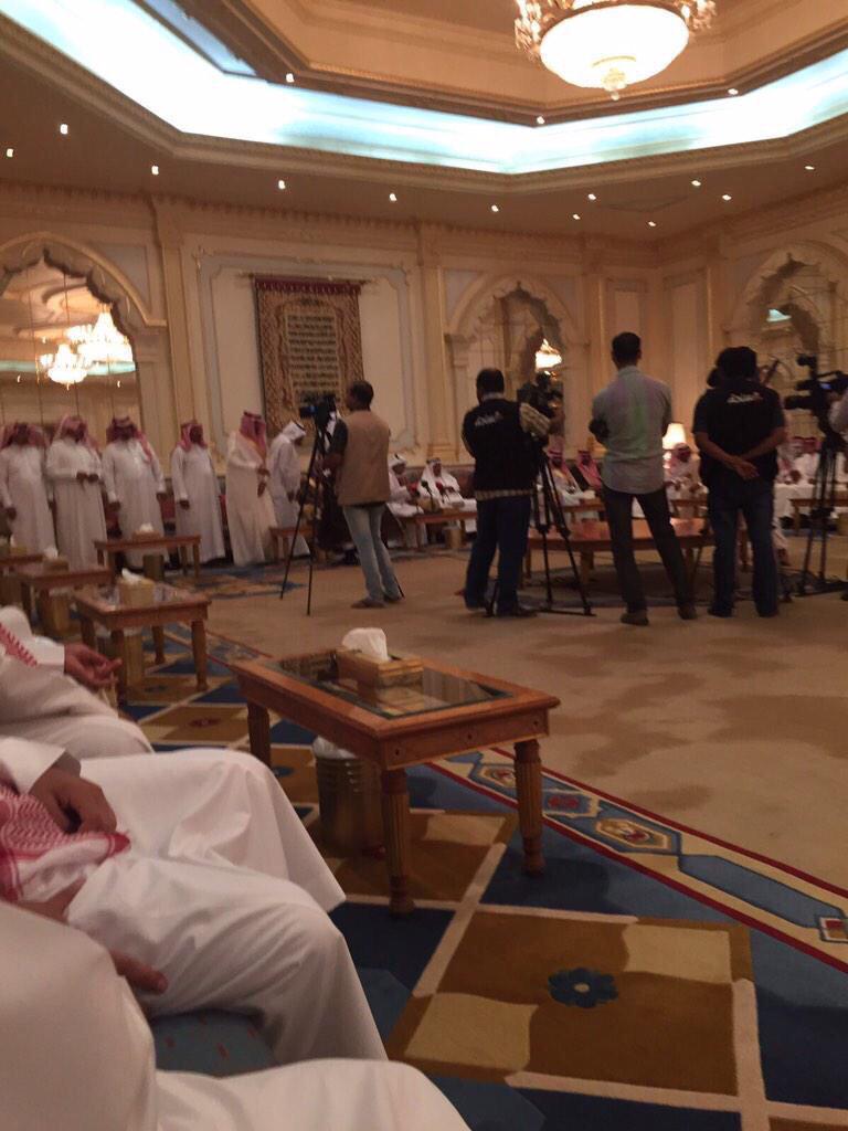 l7_l2i's tweet photo. السلام عليكم ورحمة الله وبركاتة 
زبدة الاجتماع الذي عقده الامير سلطان بن سعود 
بخصوص مزاين الرياض http://t.co/y2jmY46zZi