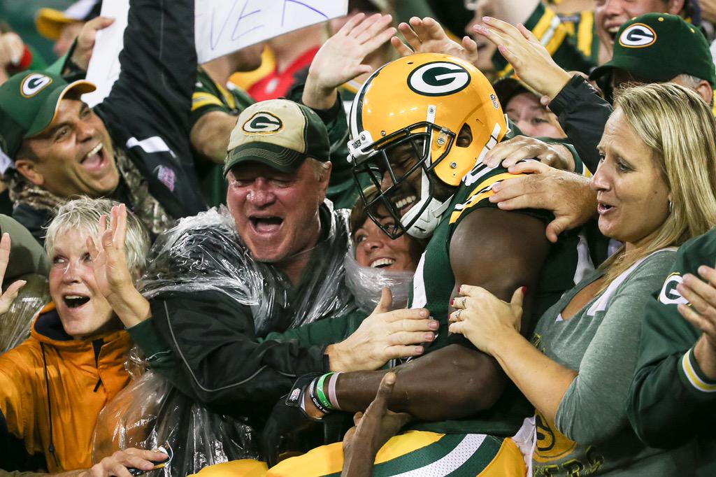 GoStanfordVault's tweet photo. Ty Montgomery's first Lambeau Leap. http://t.co/dQXR00UEBe