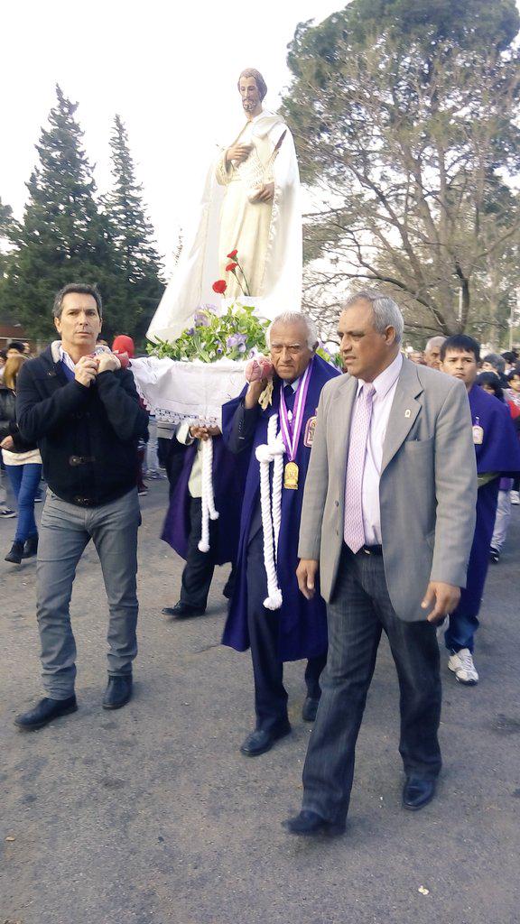 ConcejoCba's tweet photo. #SanJerónimo Fiestas Patronales comenzó procesión festiva hacia Parroquia S Jerónimo ubicada en La Rioja y S. Remonda http://t.co/8638ANw0bq