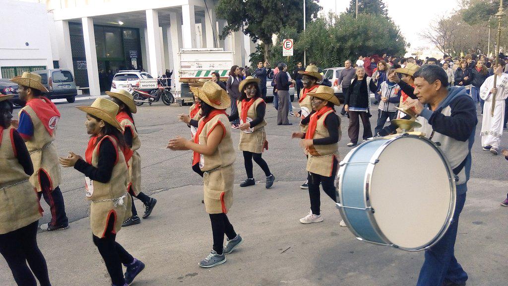 ConcejoCba's tweet photo. #SanJerónimo Fiestas Patronales comenzó procesión festiva hacia Parroquia S Jerónimo ubicada en La Rioja y S. Remonda http://t.co/8638ANw0bq