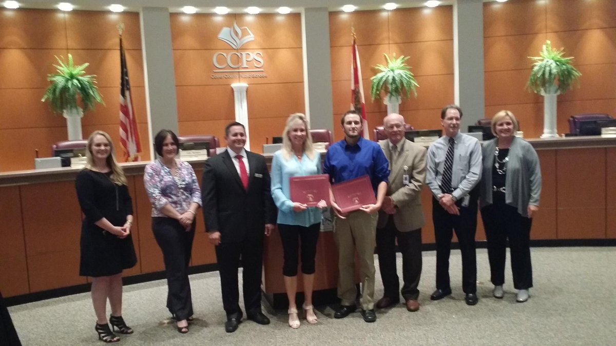 EVGCityGators's tweet photo. Congratulations Mr. Chappell...Discovery Education Top Boardbuilder Teacher!!! @collierschools  @team_evg http://t.co/4nene1ijlI