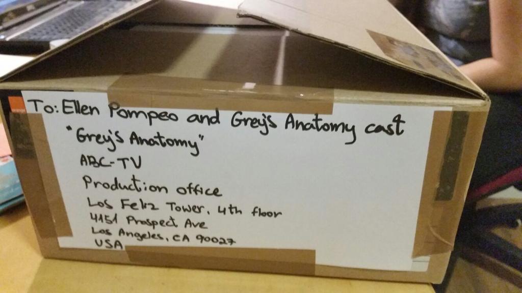 shir_dan's tweet photo. @EllenPompeo you just know you wanna open it πππ #greysfam @DorMaimon @noamgur12 http://t.co/Qp014jQcyz