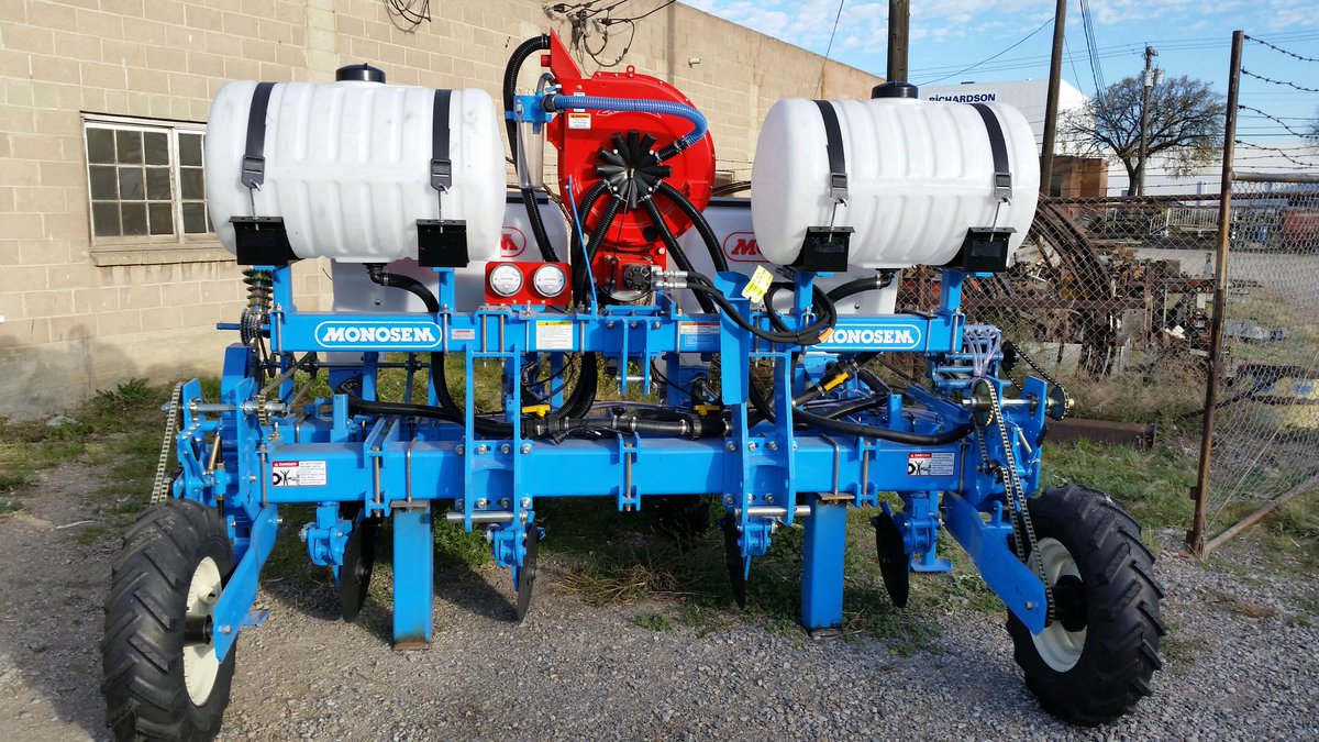 killerkencoles's tweet photo. Just picked up new row crop planter from Kirchner. Ready to play with dryland grain corn agronomy! @AlbertaAg #acidf http://t.co/vR3a1X6dRJ