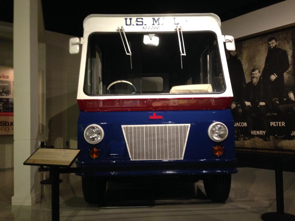 JasonTorchinsky's tweet photo. Look, I made a new friend today! #studebakermuseum #zipvan #jalopnik http://t.co/2n4p8ztgxl