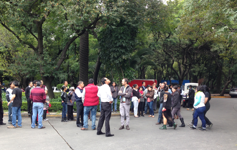 Ahora sí se sintió: temblor de 5.5 grados activa la alerta sísmica en el DF bit.ly/1Vrnx6K
