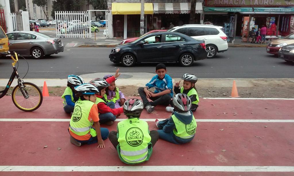BiciEscuelaMHmx's tweet photo. En #BiciEscuelaMH seguimos transmitiendo la pasión por la bicicleta a los mas chavitos http://t.co/69jufvzJVe
