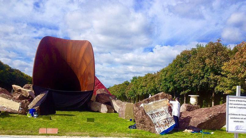 hdebonnevolonte's tweet photo. Tiiens ? La décharge #Kapoor n'est toujours pas déplacée dans un endroit plus discret ?
#DirtyCorner #Versailles http://t.co/D6fBrQr8Ww