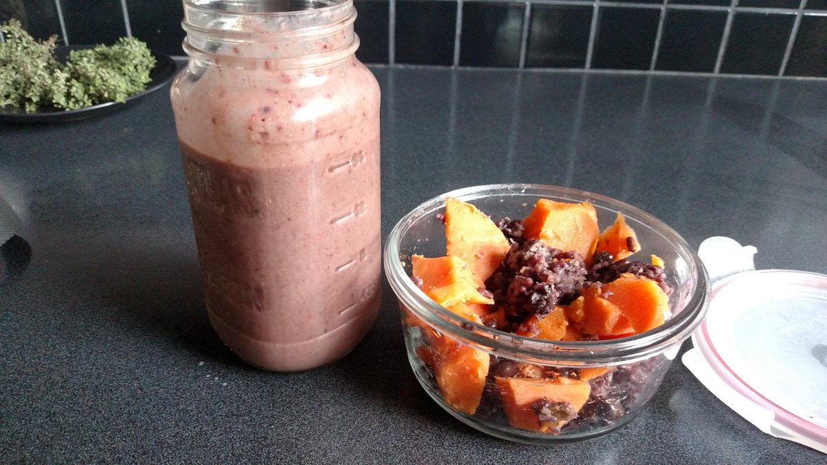 headoverheels13's tweet image. Smoothie and sweet potato dinner #changingmygame