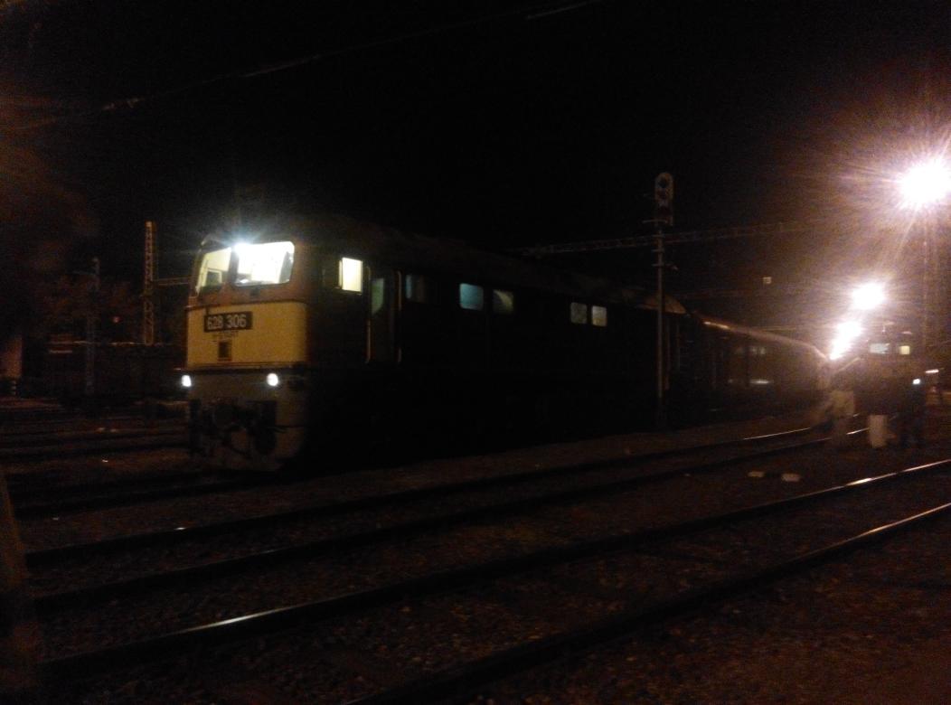 zakanysolidar's tweet photo. a train with approx 1800 #refugees left #zakany 15mins ago #hegyeshalom #botovo http://t.co/vTIvZuCk4Z