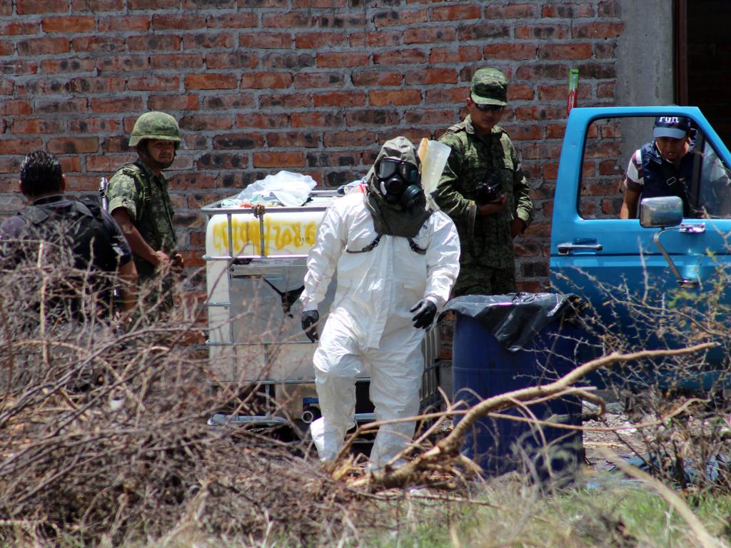 MVSNoticias's tweet photo. Desmantelan narcolaboratorio en #Sinaloa http://t.co/mKDrCb7WpA http://t.co/r4RUDnrjAl
