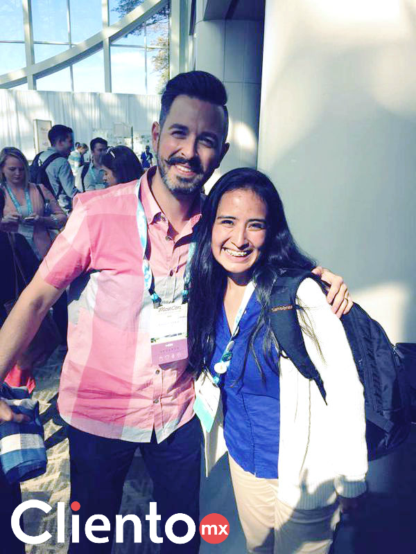 ¿Arriesgarías tus propuestas de valor para innovar y crecer? #MozCon2015. <a href="/randfish/">Rand Fishkin (follow @randderuiter on Threads)</a> y <a href="/FabMlndz/">Fabiola García</a>, especialista en SEO.