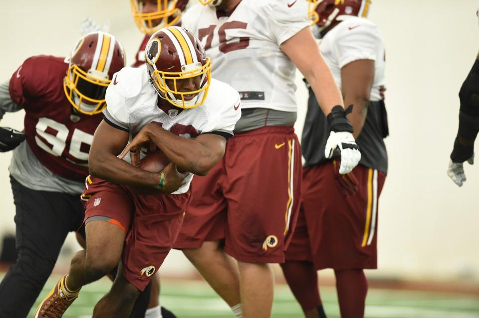 Commanders's tweet photo. #PHIvsWAS practice week in full swing as Redskins get ready to #BeatPhilly.

📷: http://t.co/xPJ9al2xbg http://t.co/8lhzevPoaH