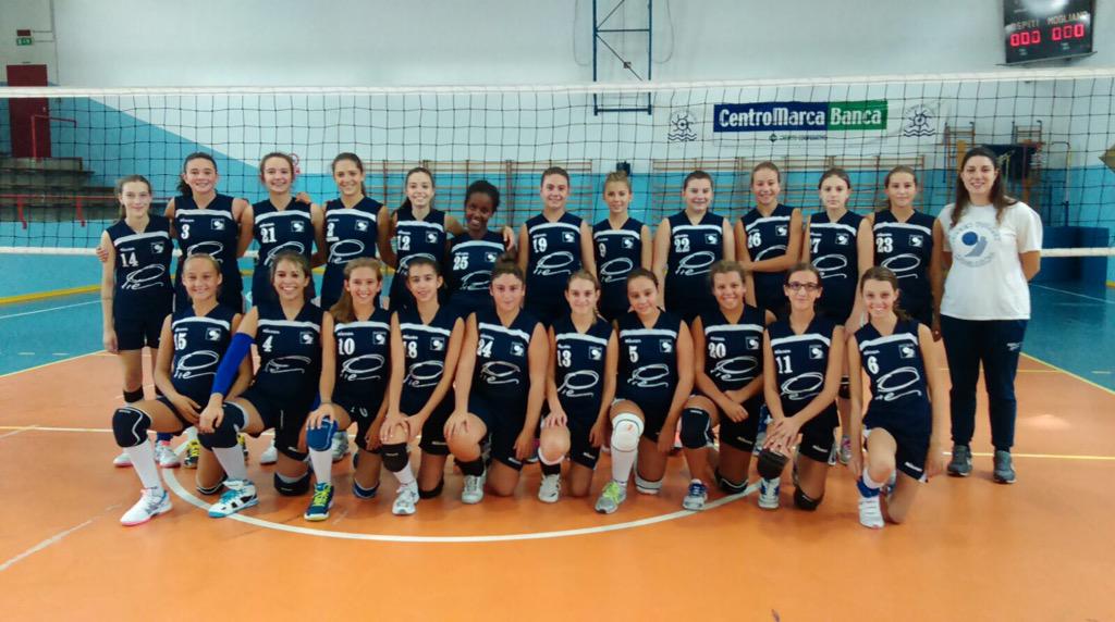 SabrinaFavarett's tweet photo. Tutte insieme......forza http://t.co/MEQQRnrdHr