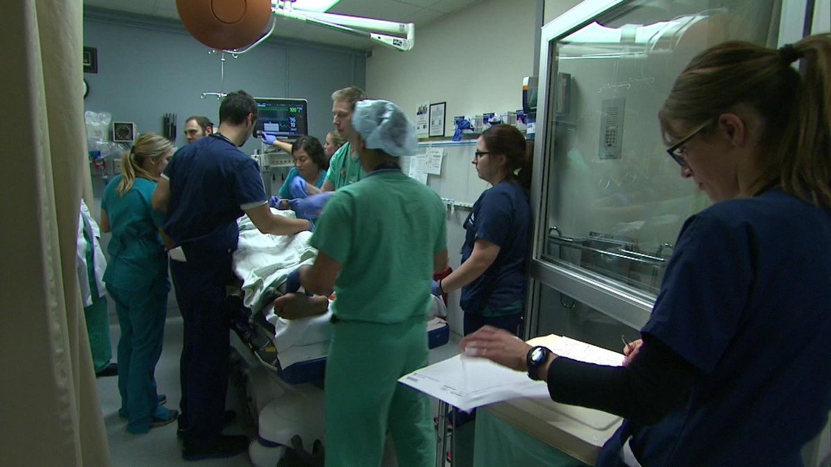 cbschicago's tweet image. “Patients need us.” -@AdvocateCMC nurse. Inside a busy #Chicago trauma center. 10 PM @suzannelemignot #CBS2Original