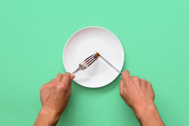 AdiosBarbie's tweet photo. We can't possibly say this enough: Diets. Don't. Work. http://t.co/IuapdaTAfh #HAES #riotsnotdiets http://t.co/Fap64tyFiV