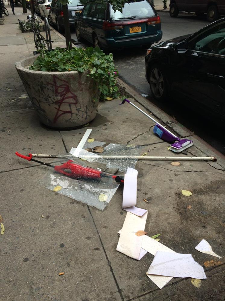 chillywinter's tweet photo. In ny it's never quite clear if it's garbage or an art exhibit. #totalbanksy http://t.co/nPzheeXf1M