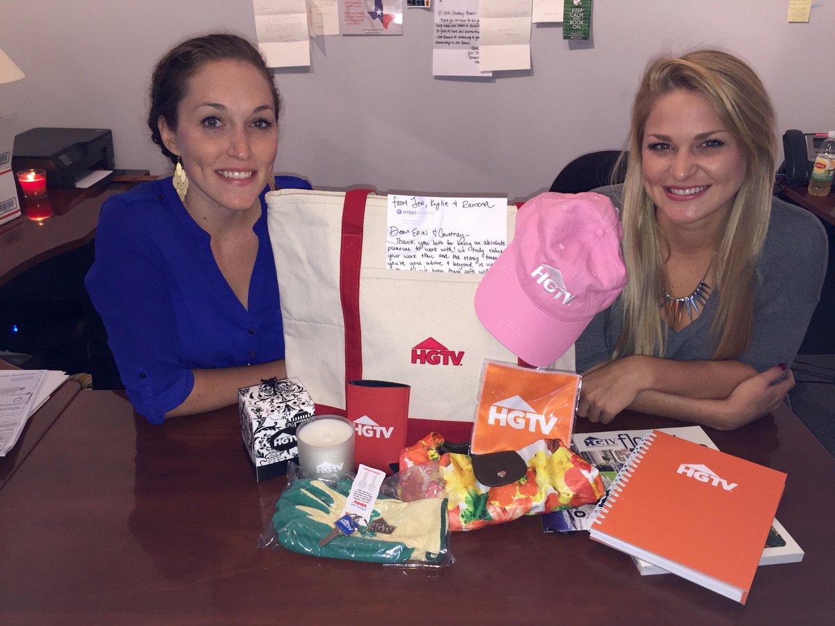 GoToTeam's tweet photo. Our awesome clients over at @hgtv and @ScrippsNet gave us SWAG BAGS! #MakeCoolTV #HGTV #ScrippsNet http://t.co/Y9GJC9wXL2