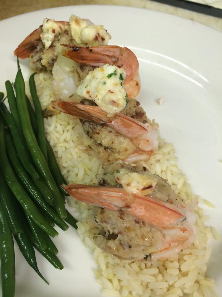 CircusCafe's tweet photo. Tonight's special: Bacon and Gouda stuffed shrimp served with rice pilaf and sautéed green beans. http://t.co/RXzkjOHRc4
